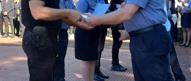 JARDÍN AMÉRICA: Reconocieron a efectivos policiales y entregaron certificados de capacitación